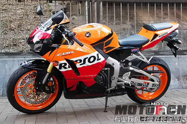 2013_honda_cbr600rr_08.jpg