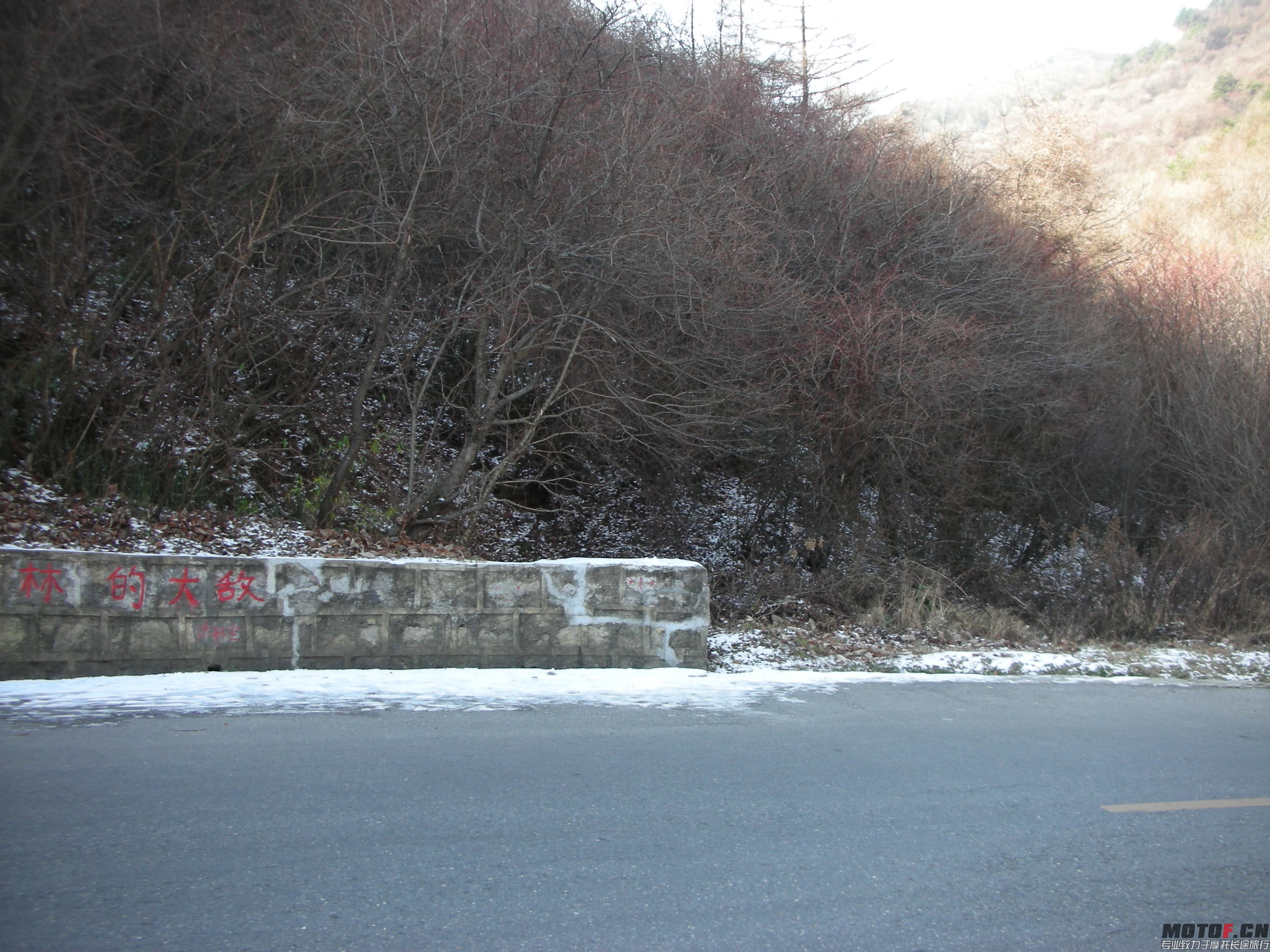 山顶11月份就已经下过雪了
