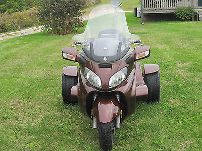 2006-Suzuki-Burgman-650-with-a-Danson-trike-kit-with-trailer-hitch.jpg