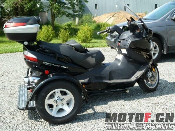 Suzuky-Burgman-650-executive-2010.jpg