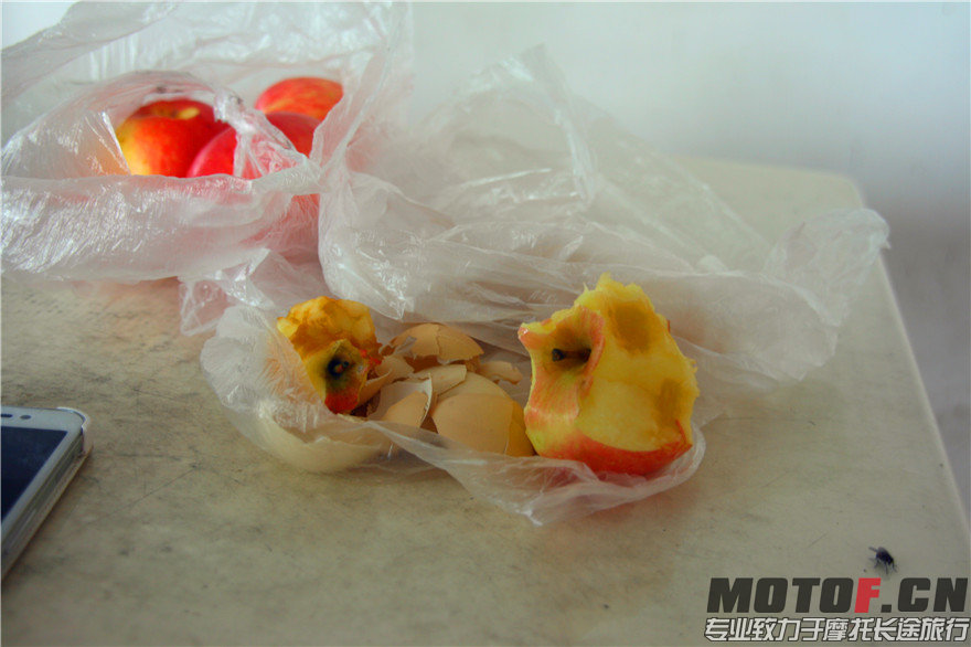 中午的午饭，从家里带出来的土鸡蛋和苹果，一般出游的午饭我都比较随意，吃饱就行，因此这次的午饭我吃蛋炒 ...