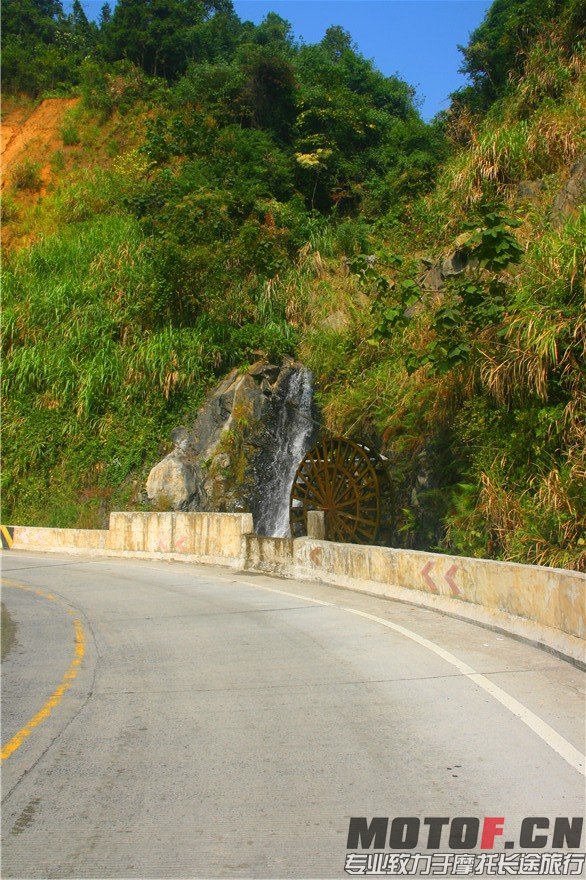 汝城县路边的一个水车