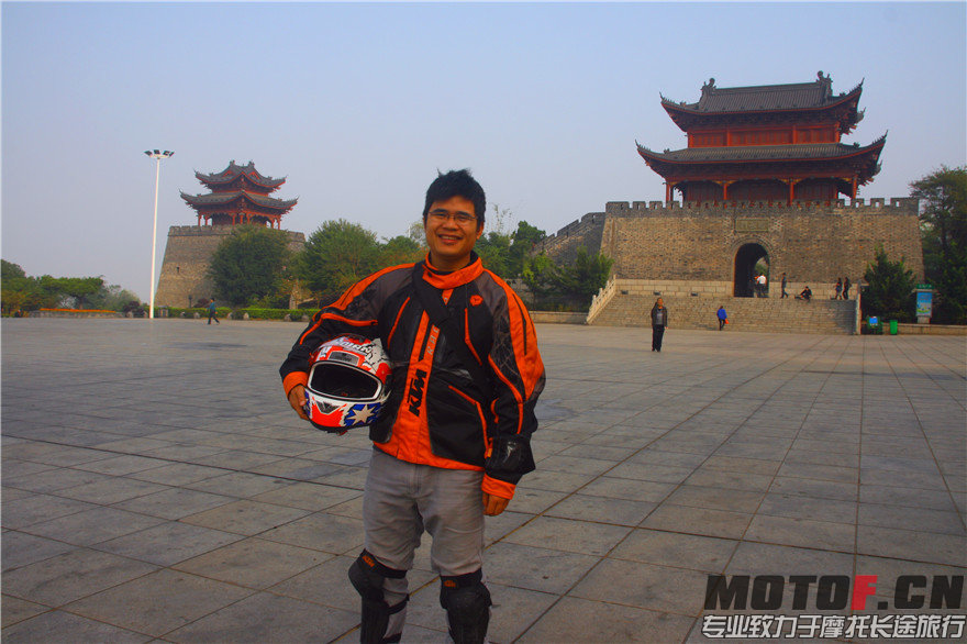 岳阳楼，这次旅途难得出面相，因为绝大部分路程都是一个人单骑