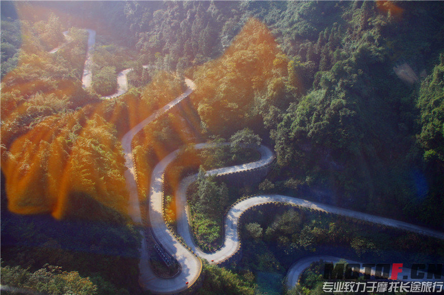 天门山著名的山路