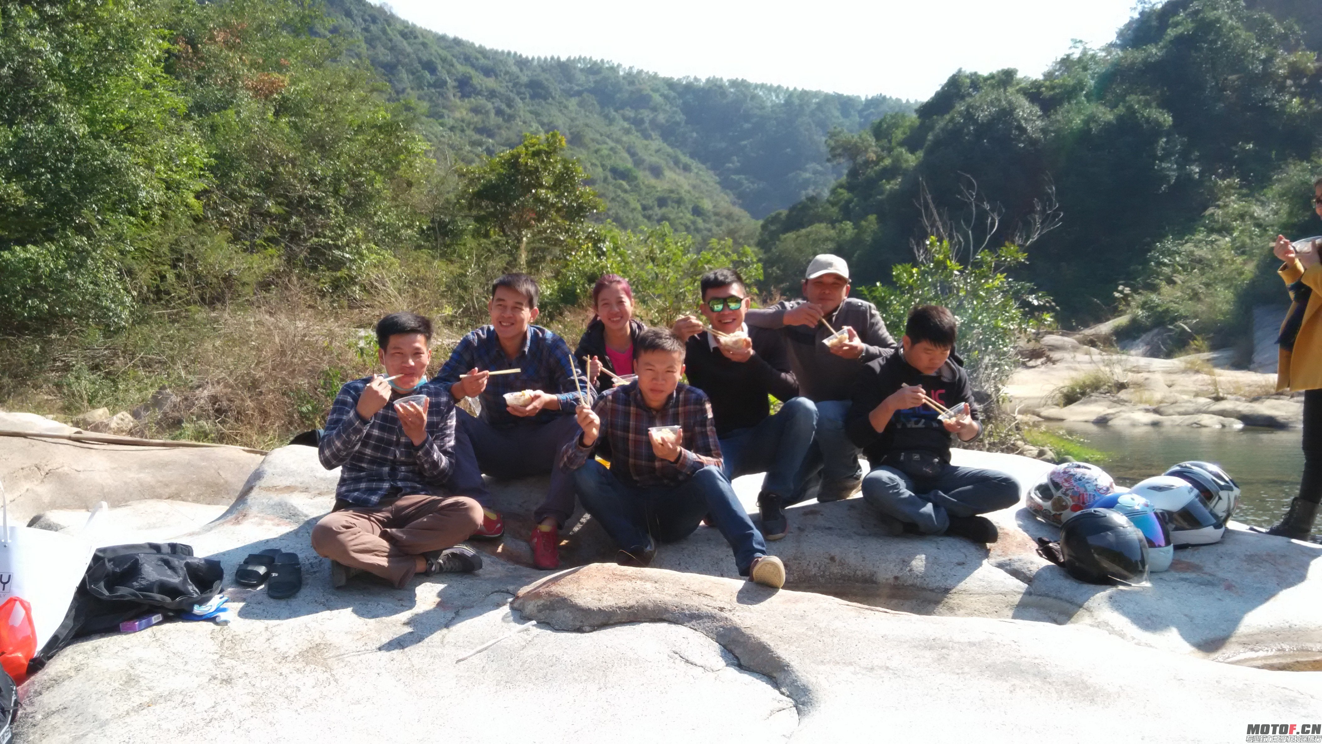 QQ图片20141222230351.jpg