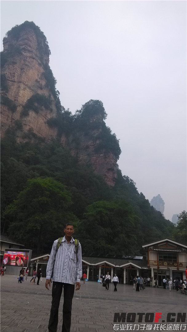 晚上要在山上过夜,还是得带点东西
