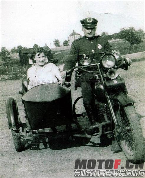 PA Duryea 1926 Mattei Bob Policeman on Motorcycle.jpg
