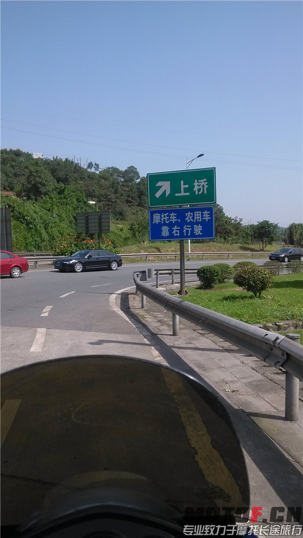 高速上的宜昌长江大桥,摩托车终于名正言顺上高速啦!