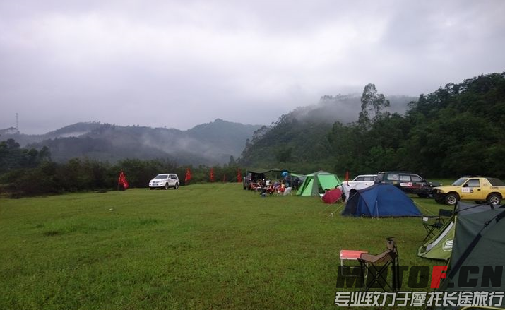 这里，没有喧嚣，没有灰尘，没有污染，更看不到人类的建筑！