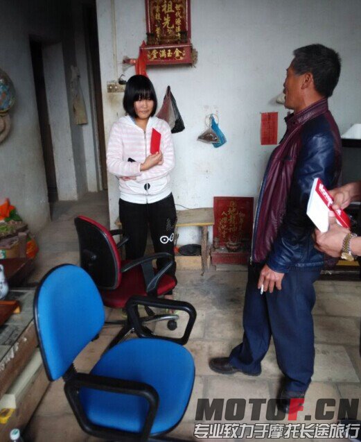 也是单亲家庭，妈妈走失了十几年,都是爸爸带大!