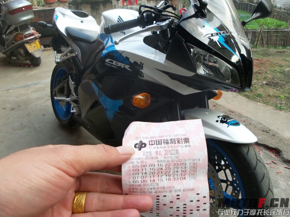 3DAA1FCECBE8562AD5A403ECD480C086.jpg