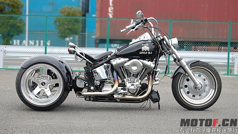 kreissieg-leaning-harley-trikes-are-indeed-different-4bd7a77bc55fbb408cfd5127543556d8.jpg