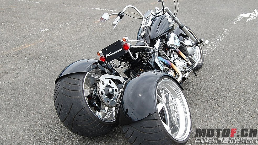 kreissieg-leaning-harley-trikes-are-indeed-different-731b03e78e3ddc2e91ed066d41633738.jpg