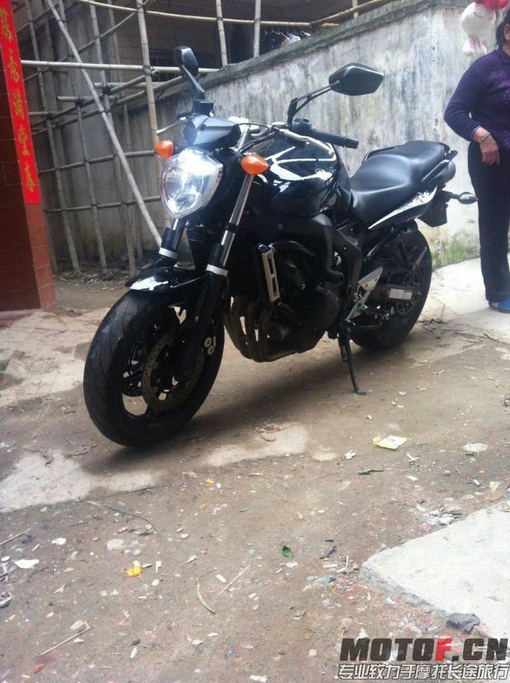 车子前右面.jpg