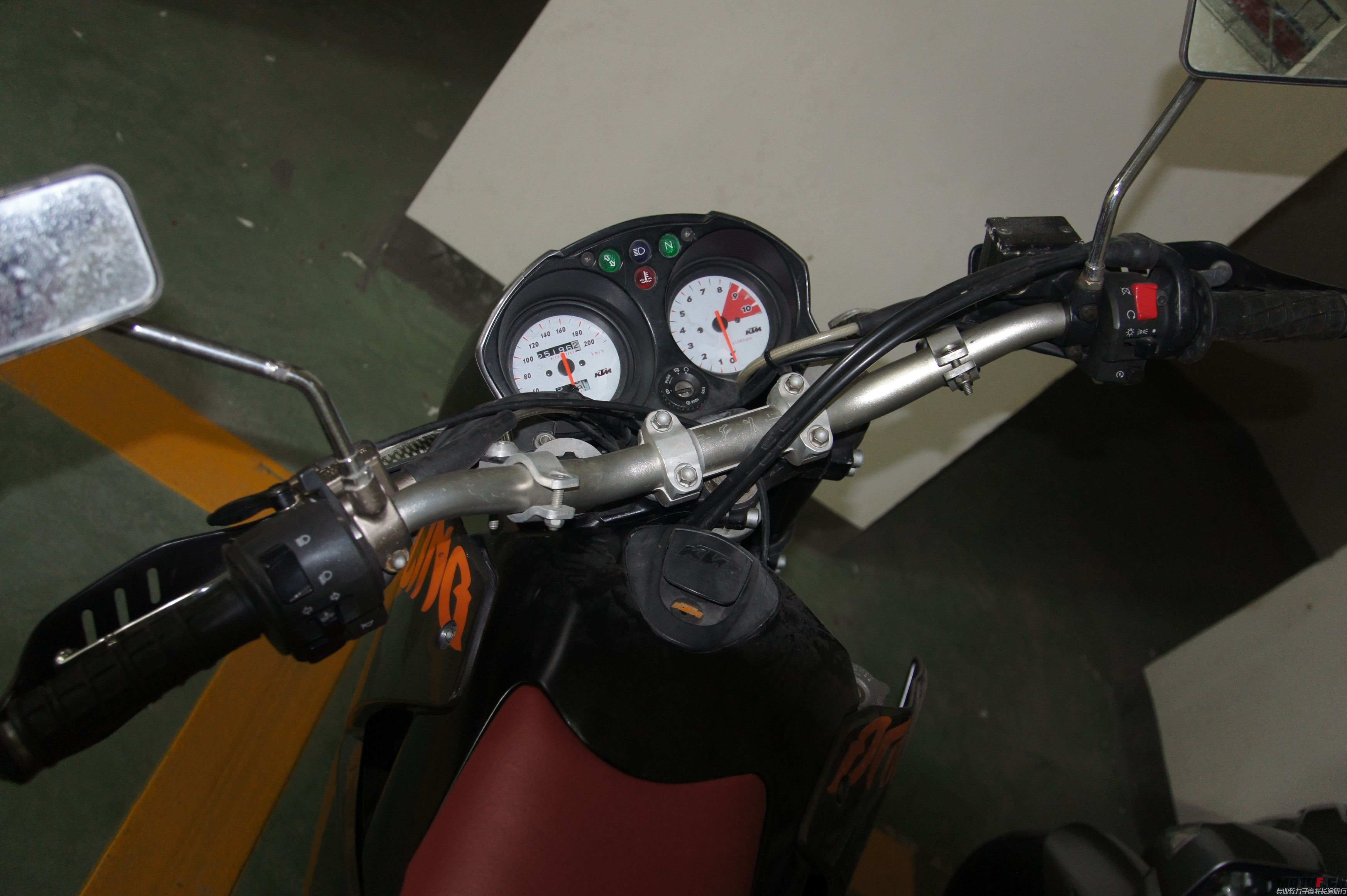 KTM表台.jpg