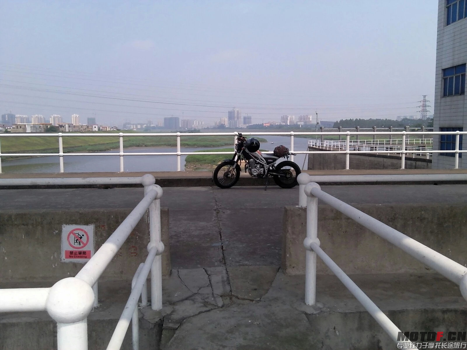 psbCA30VQPH.jpg