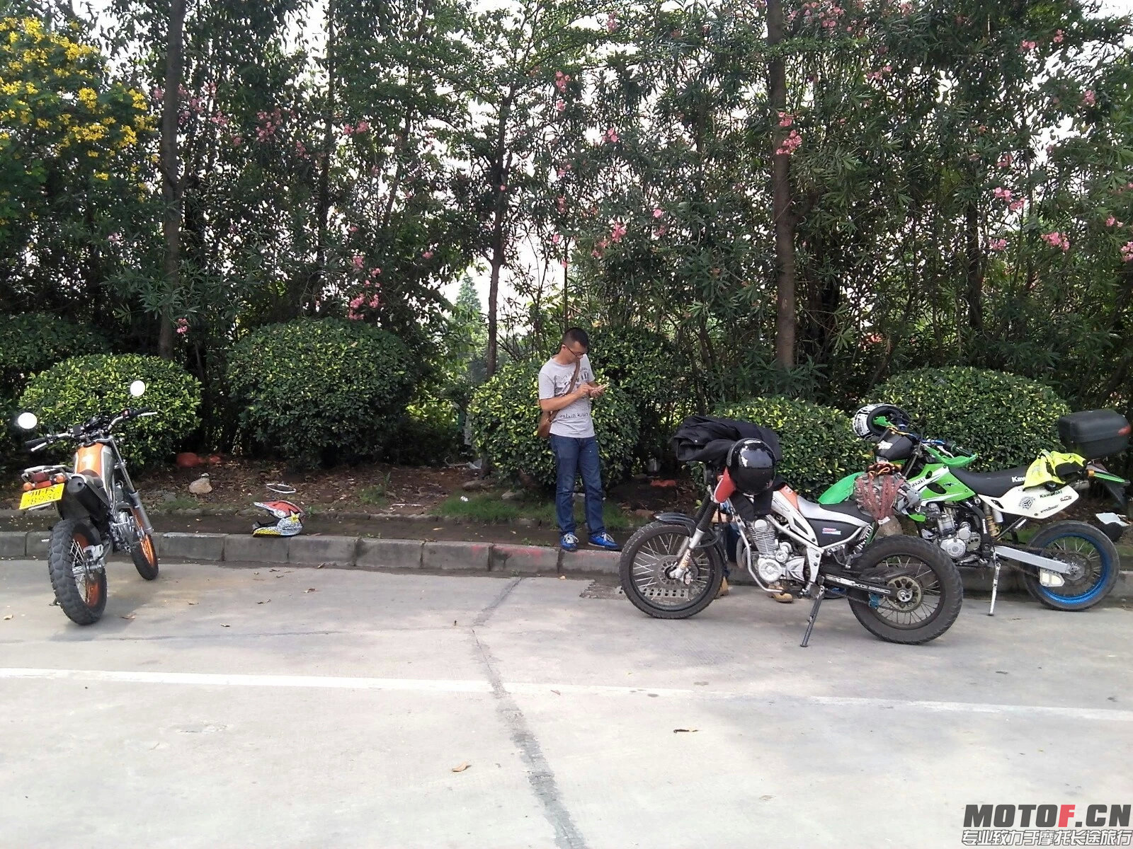 psbCAAO9WZZ.jpg
