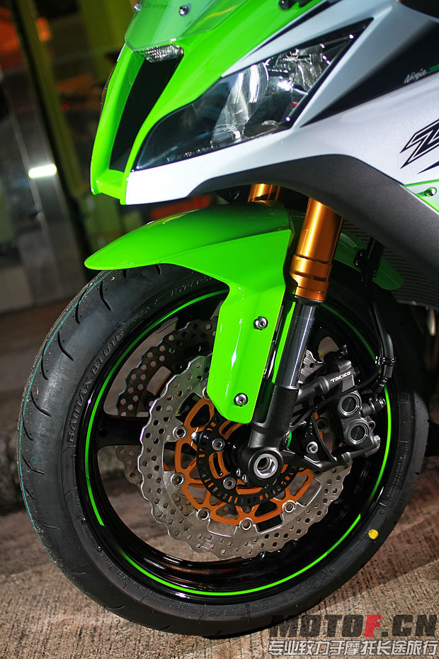 2015_KAWASAKI_ZX-10R_30th_20.jpg