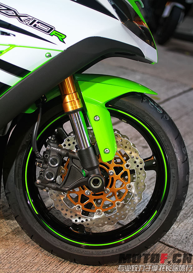 2015_KAWASAKI_ZX-10R_30th_21.jpg