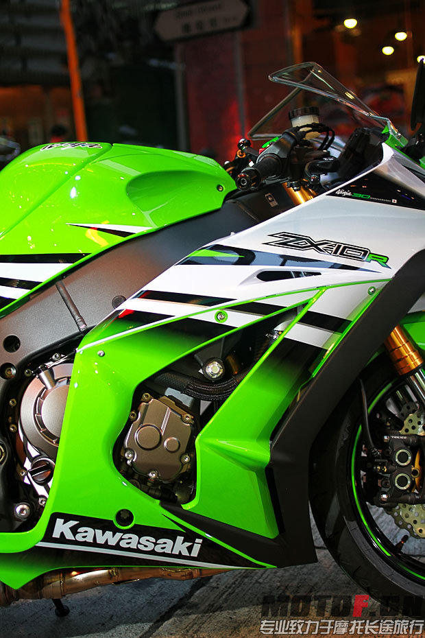 2015_KAWASAKI_ZX-10R_30th_27.jpg