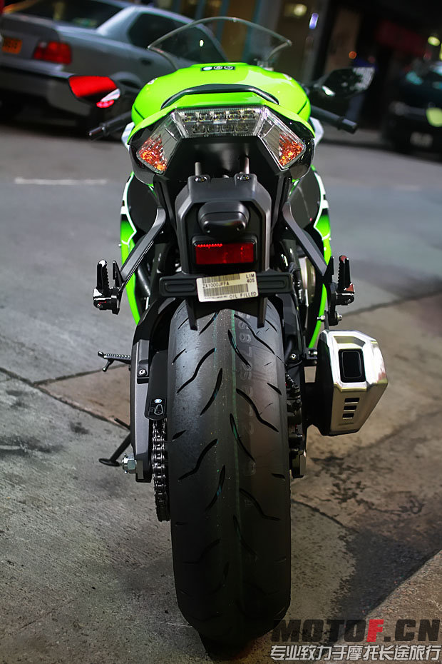 2015_KAWASAKI_ZX-10R_30th_30.jpg