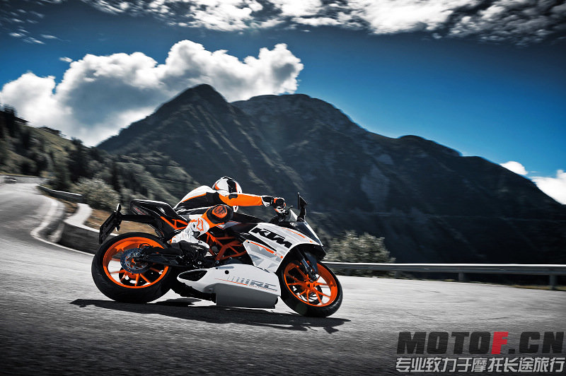RC 390 action_1.jpg