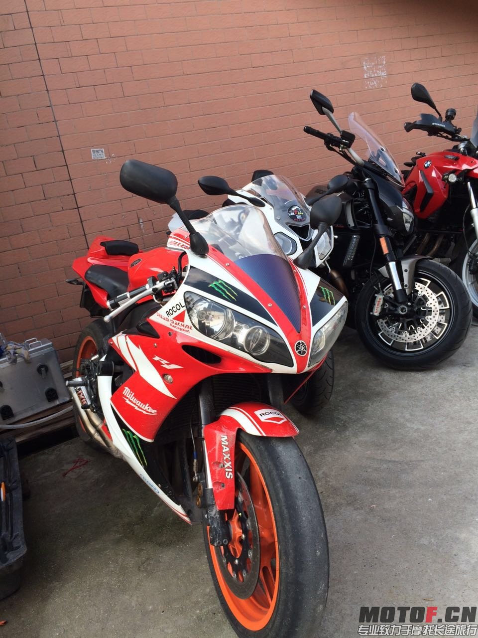 R1.jpg