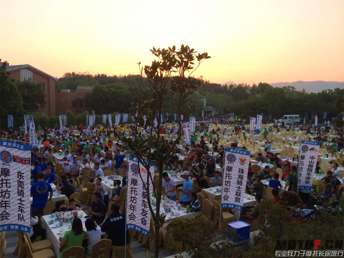 2014摩托坊爱心助学十周年庆典8.jpg