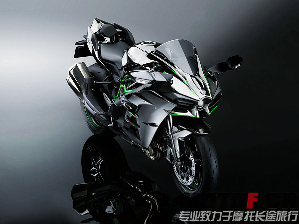 15ZX1000N_Styling02.jpg