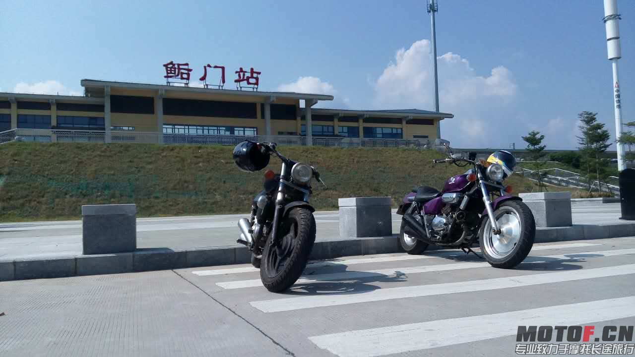 去年也在这里停了一下，怀念一下