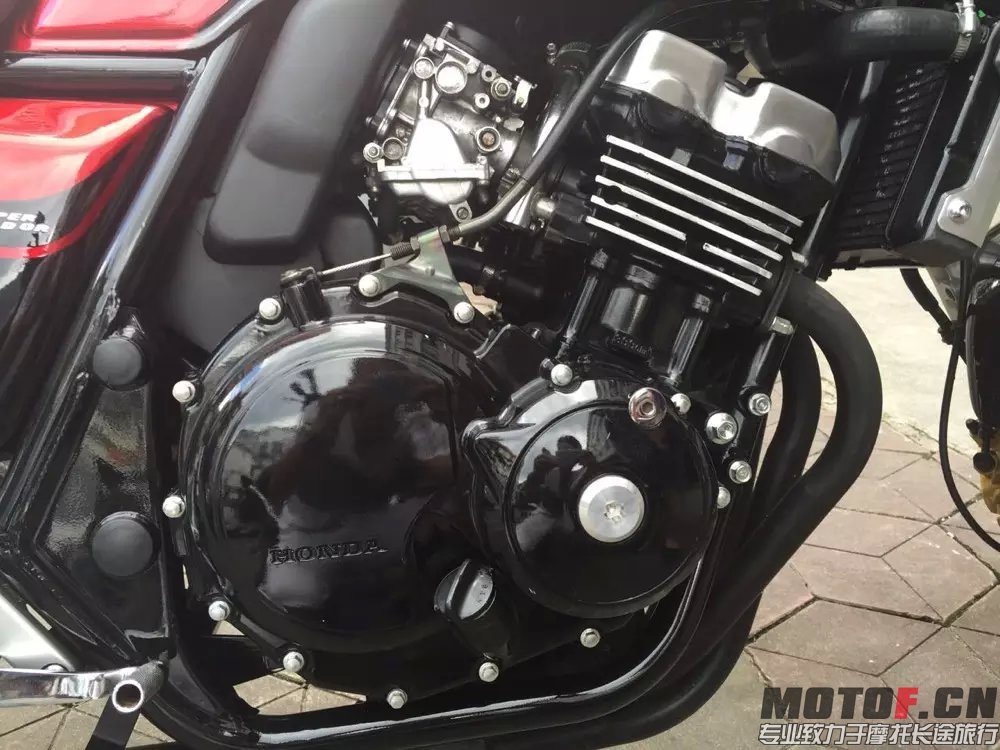 CB400