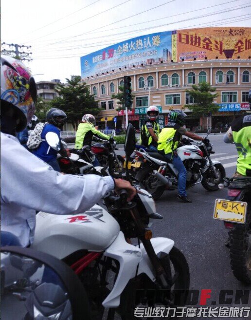很久没有这么多车一起跑了..jpg