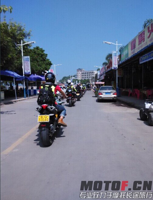 快乐的跟上呀..jpg