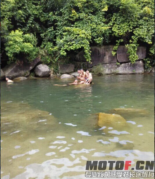 四个都在看我,呵呵..jpg