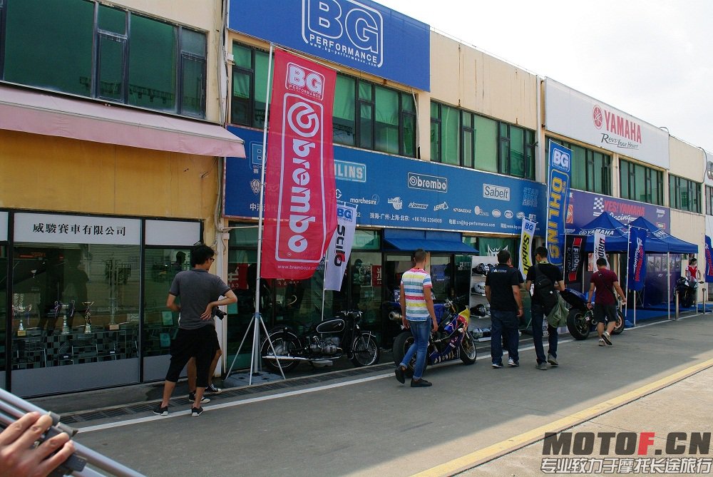 BG赛车中心门前产品展示.JPG
