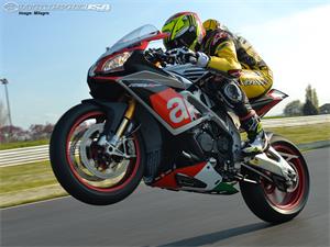 16-aprilia-rsv4RF-14.jpg