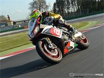 63567560311639808416-aprilia-rsv4RF-15.jpg