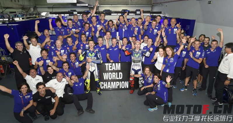 Movistar Yamaha MotoGP team world champion 2015.jpg