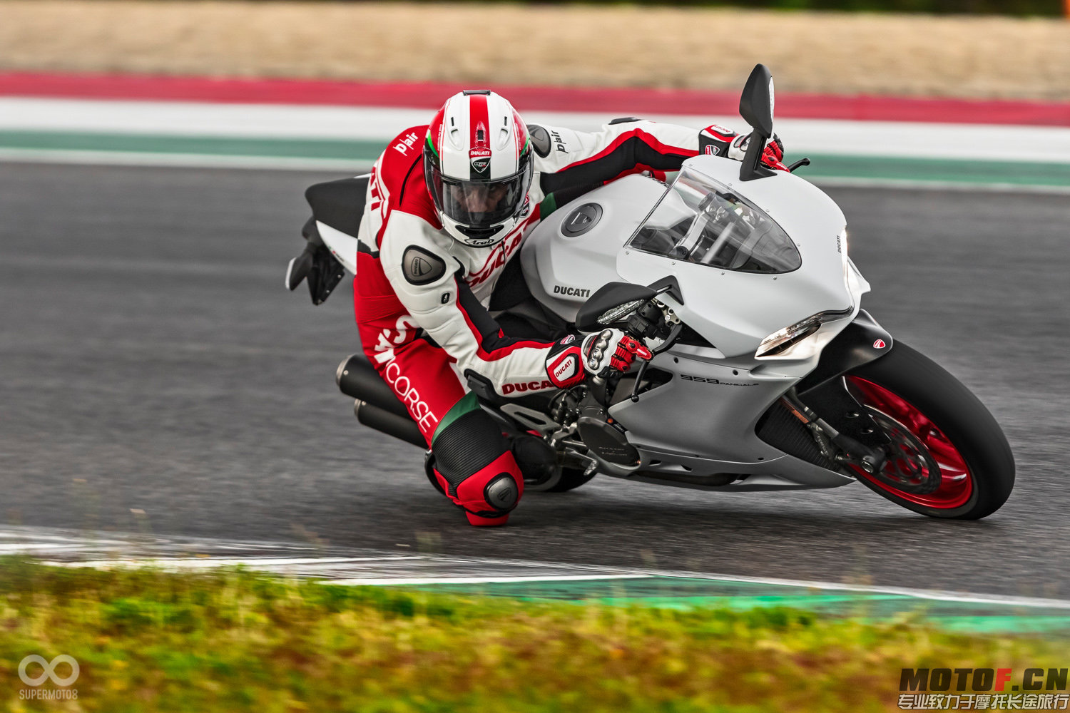 32-46 959 PANIGALE.jpg