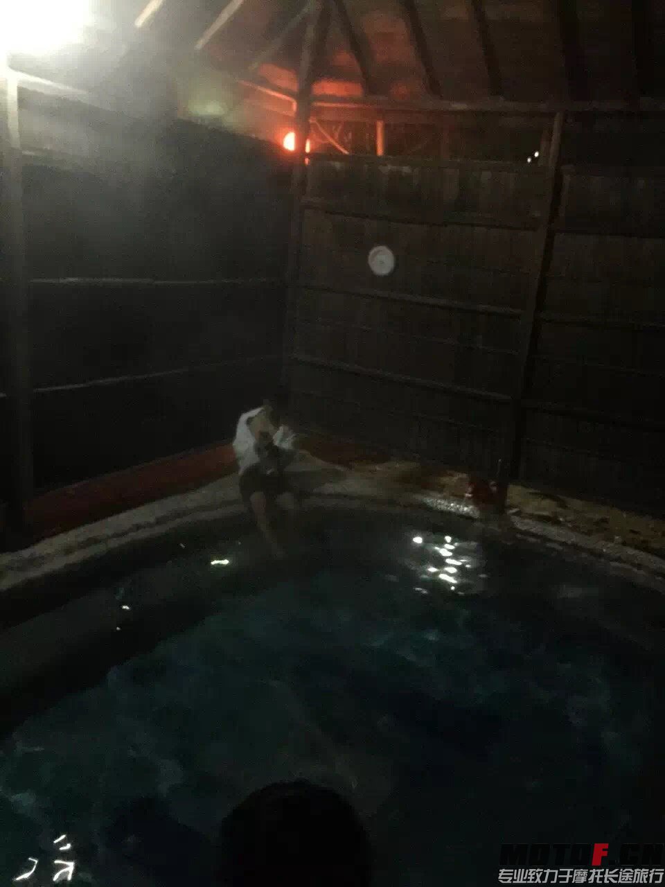 入住酒店然后泡个温泉