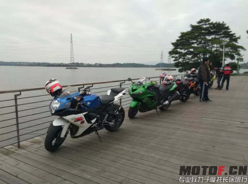 环湖游