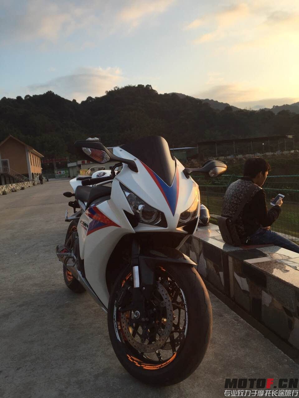 QQ图片20151206085406.jpg