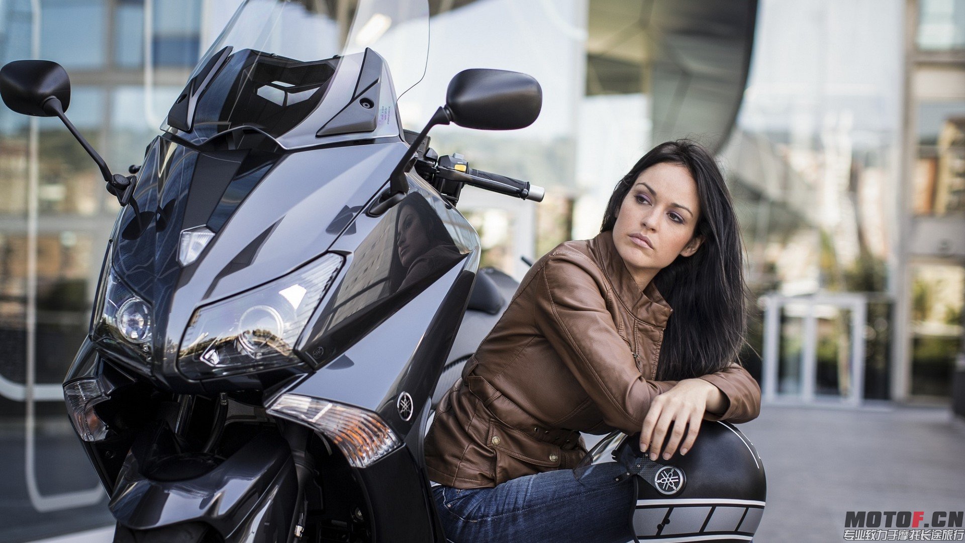 2014-Yamaha-T-MAX-ABS-EU-Tech-Graphite-Static-007.jpg