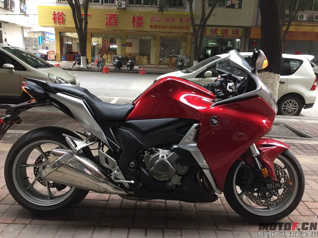 VFR1200右.jpg