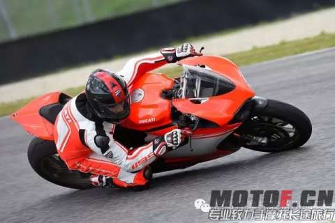 caesartv全新开播恺撒请来大咖关英豪专业评测ducati1199superleggra