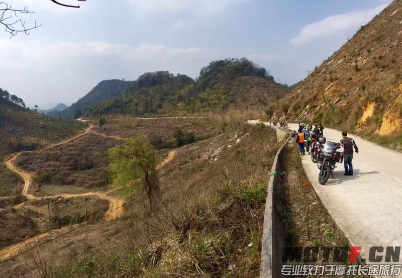 山路很急都是发夹弯，