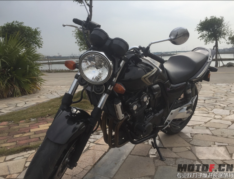 CB400