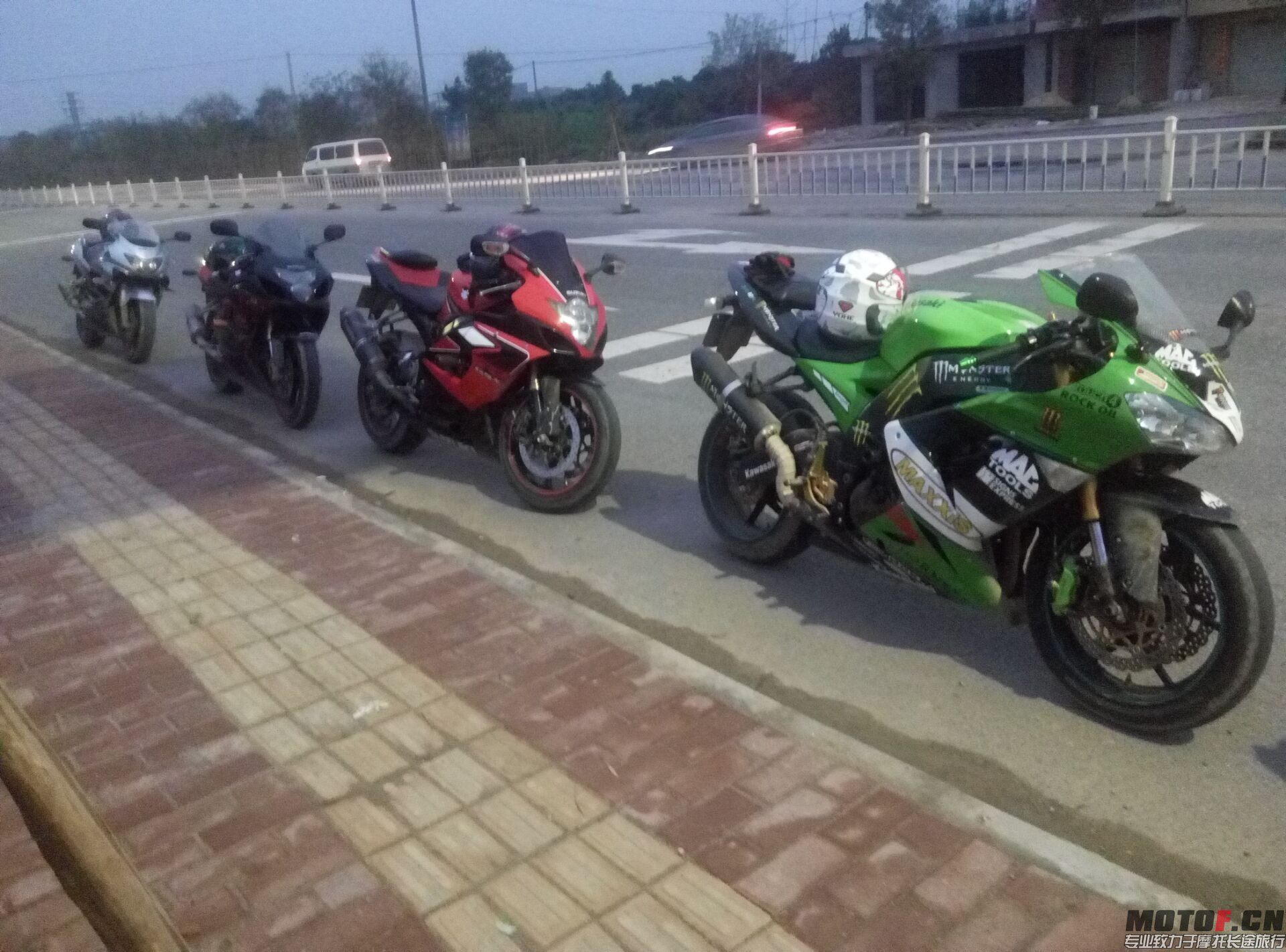 QQ图片20160321014614.jpg