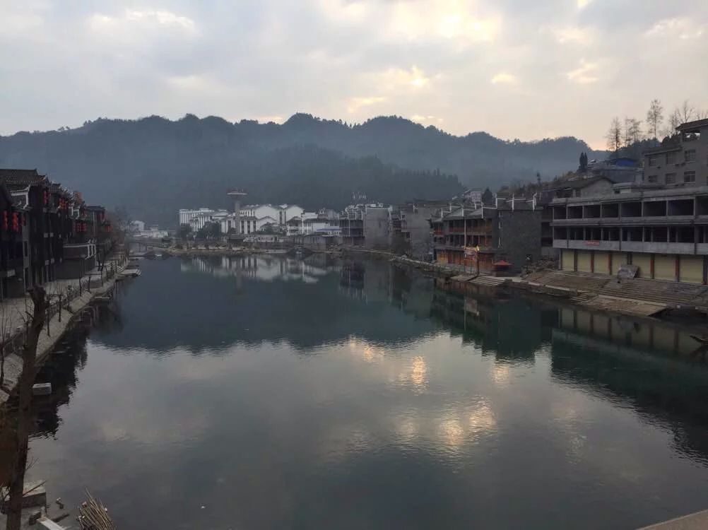 刚进入凤凰时拍的 第一次见这样这么多的建筑