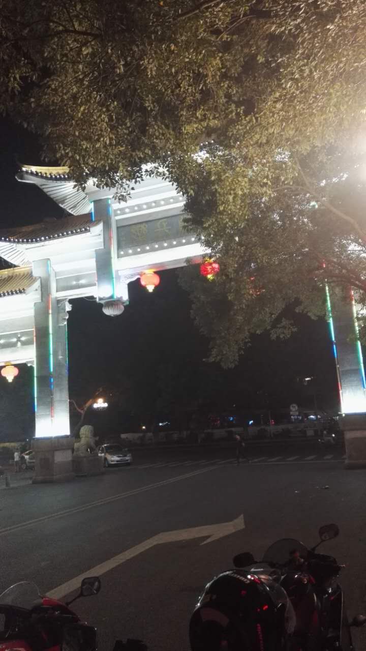 西樵山山脚